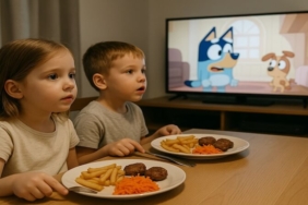 Ekran Karşısında Yemek Yiyen Çocuklar: Sessiz Tehlike